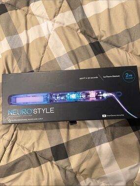 NEURO®STYLE Smart Flat Iron Hair Styler in Purple/Black